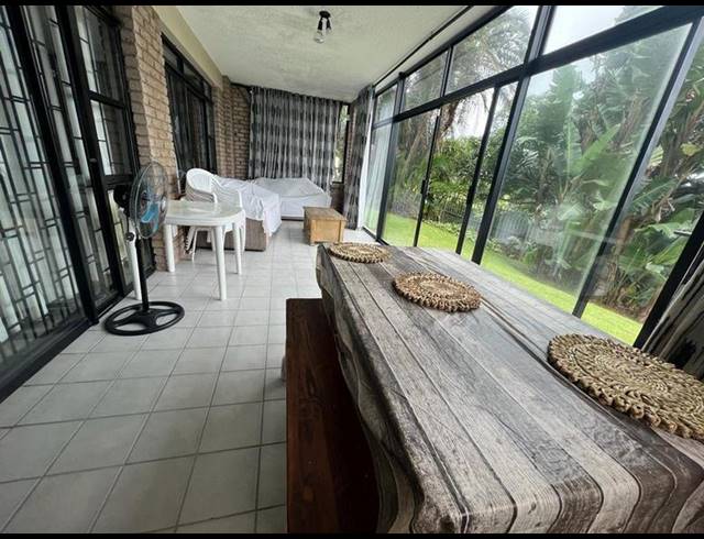 3 BEDROOM APARTMENT FOR SALE IN UVONGO BEACH